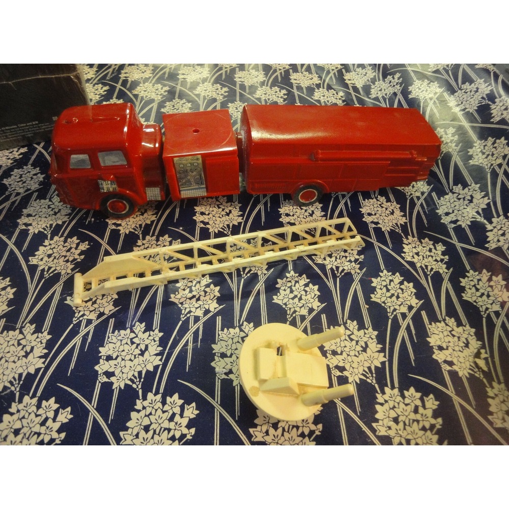 Vintage Avon THE RED SENTINAL fire engine‎ truck after shave bottle decanter
